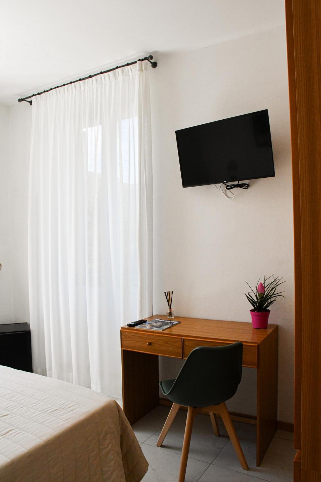 Hotel Le Palme Вараце Екстериор снимка