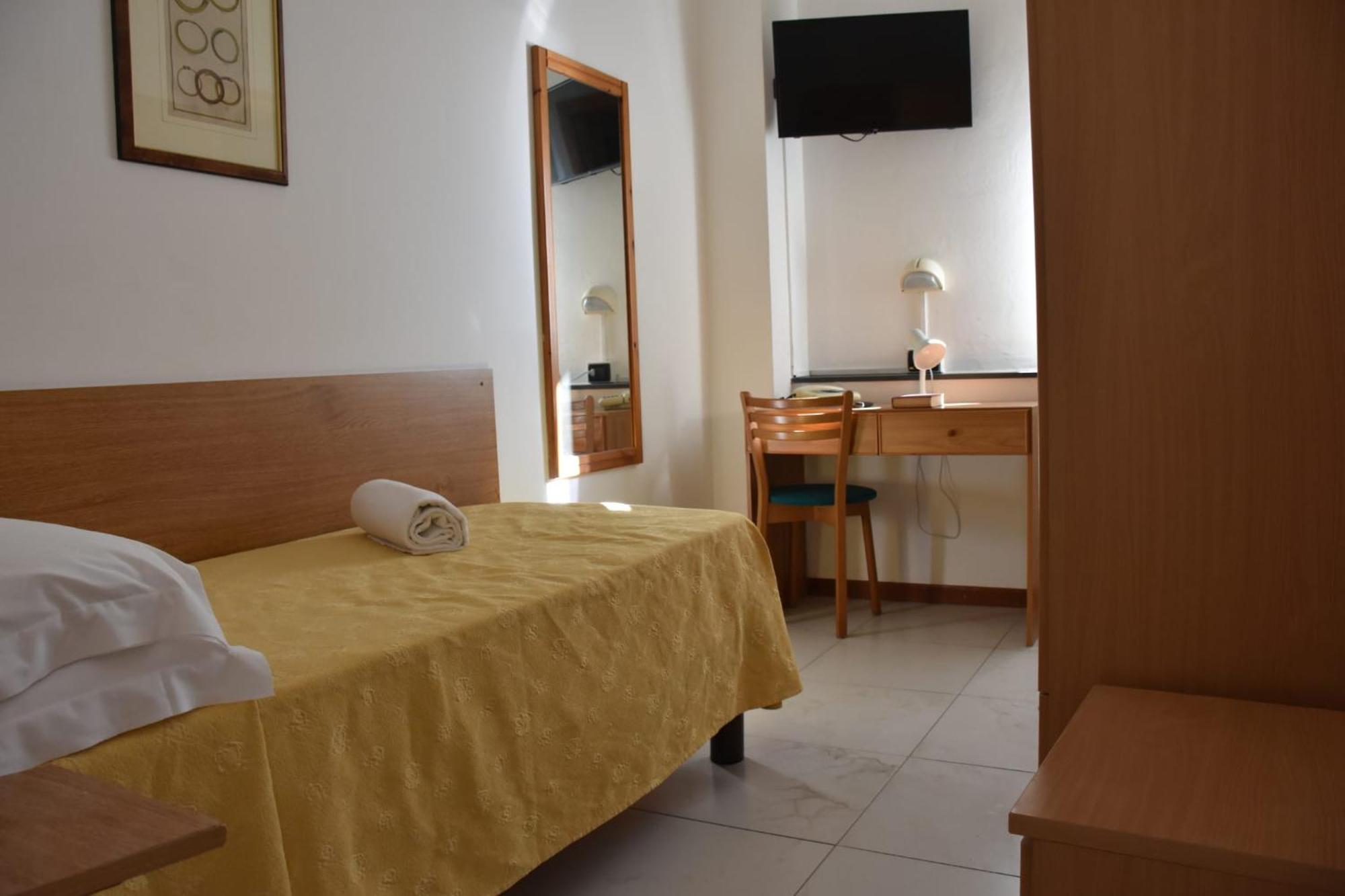 Hotel Le Palme Вараце Екстериор снимка