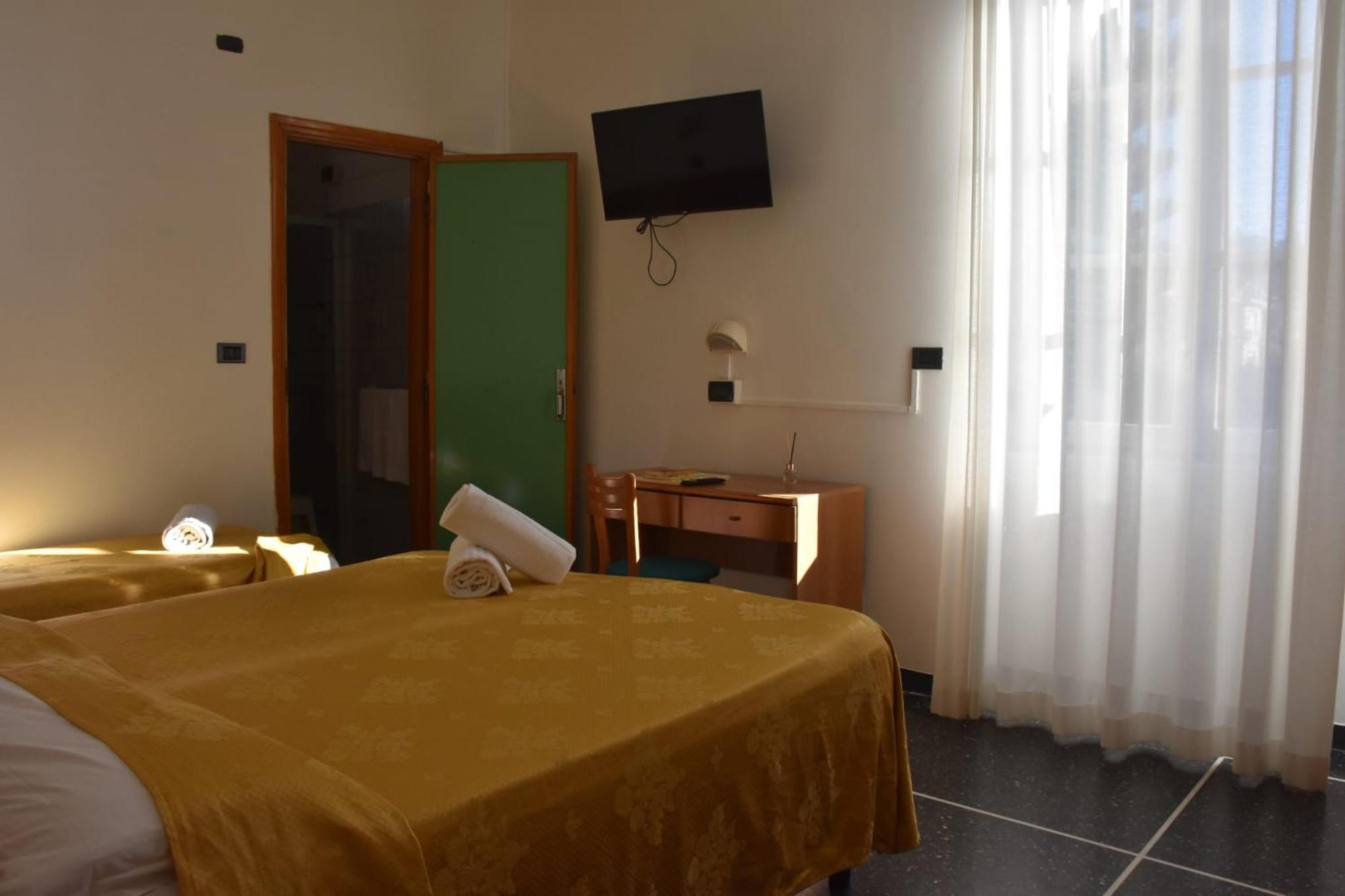 Hotel Le Palme Вараце Екстериор снимка